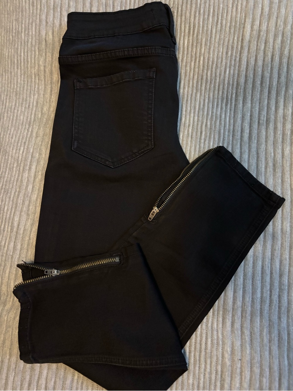 Just USA Black Skinny Ankle Jeans W/Zip Hem
Size: 10